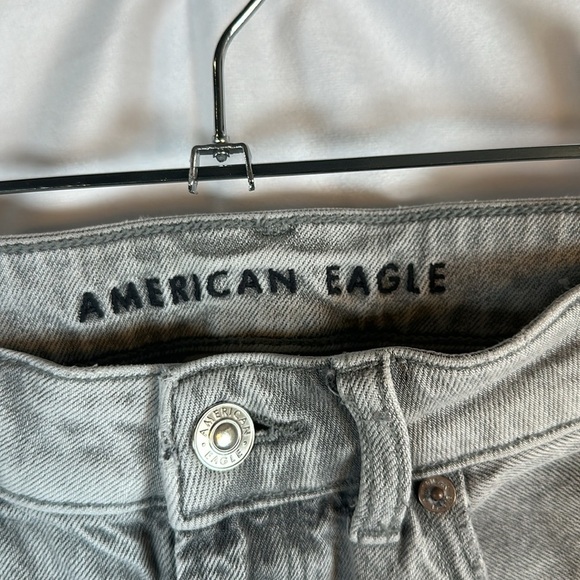 AE MOM JEANS SIZE(2 LONG) - Picture 4 of 7